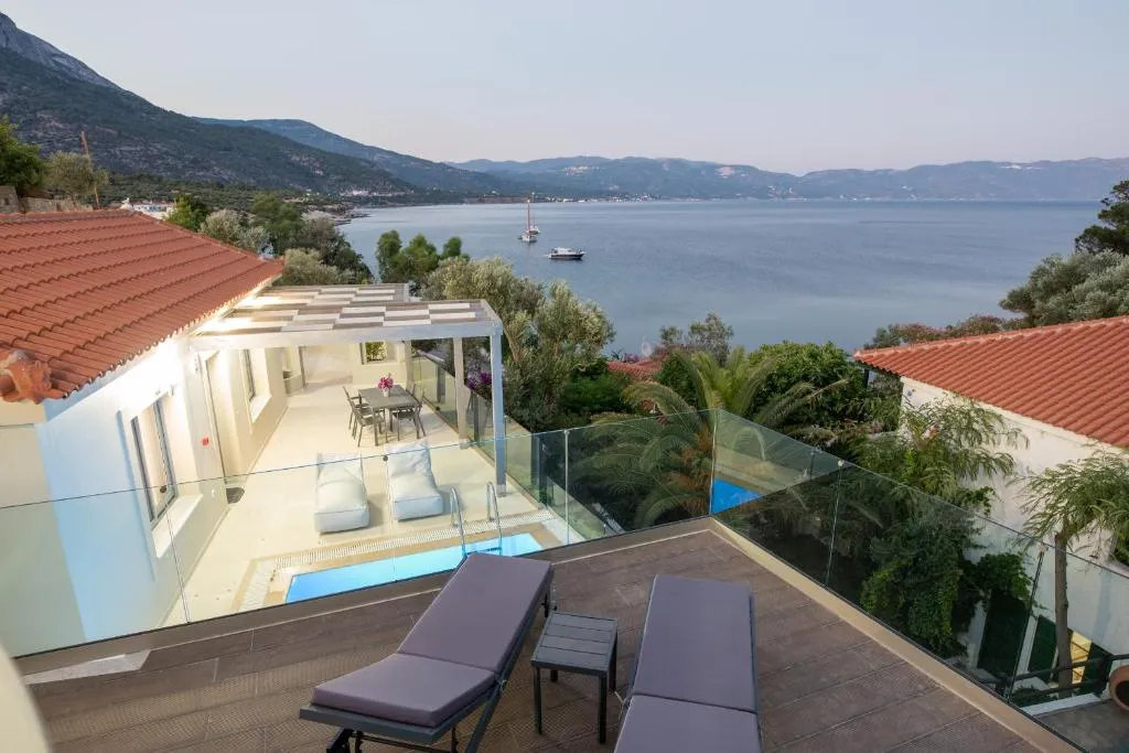 One Bedroom House deck