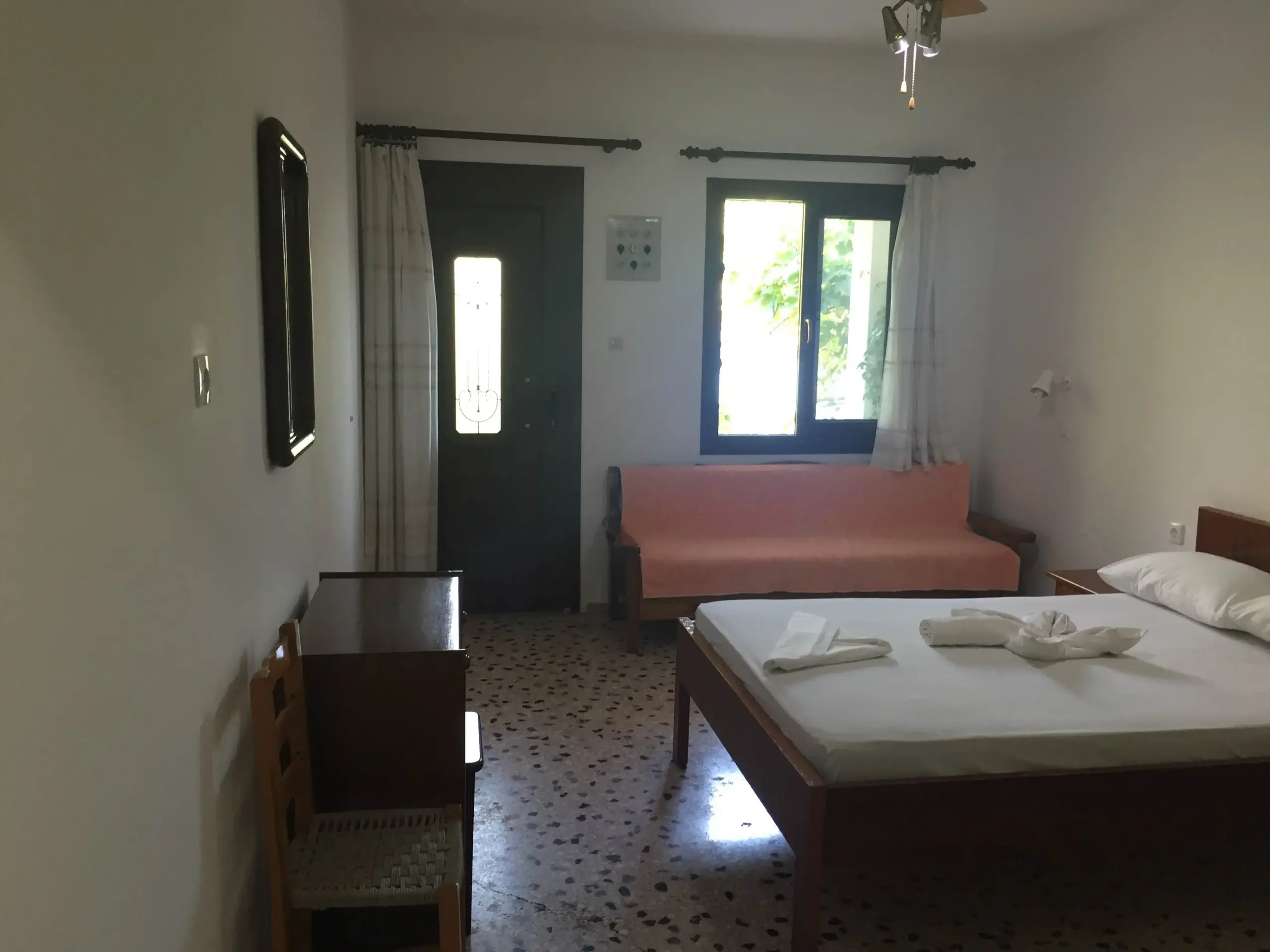 Downstairs Studio 25 sqm bedroom