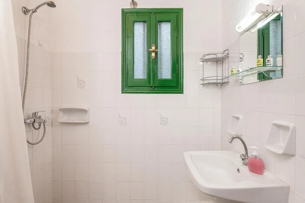 ground floor apartment 45 sqm bathroom